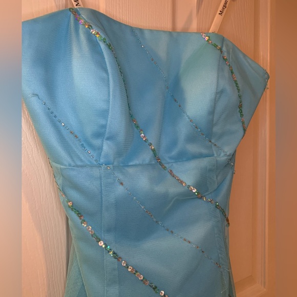 Morgan & Co - turquoise beaded formal dress, size 0 - Picture 5 of 8